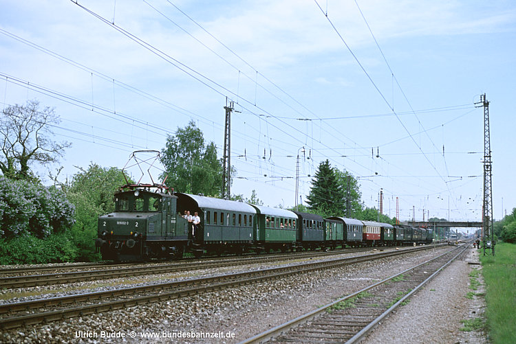 http://www.bundesbahnzeit.de/dso/100J_elektrische_Eisenbahn/b08-169_002.jpg