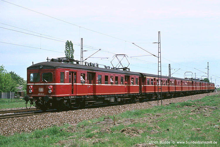 http://www.bundesbahnzeit.de/dso/100J_elektrische_Eisenbahn/b10-465_009.jpg