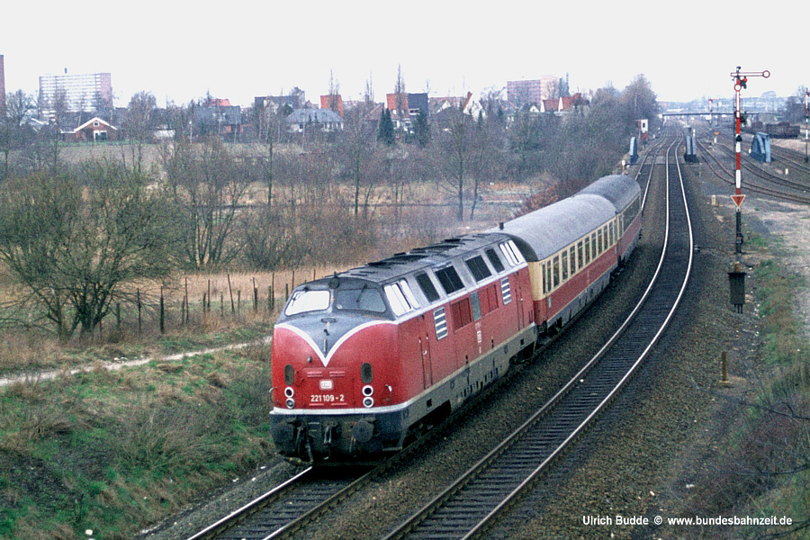 Züge in Langeweihla/Schnellzüge B17-221_109