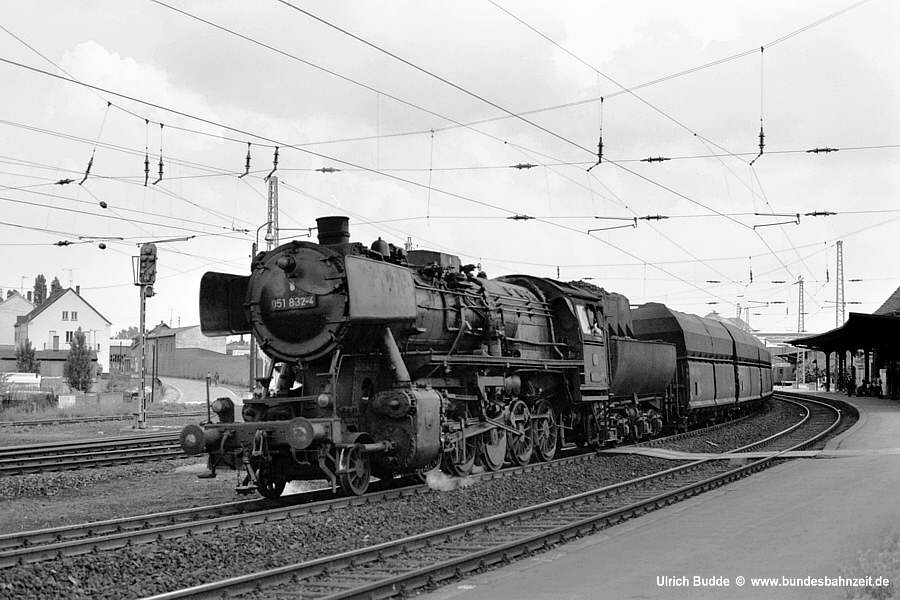 http://www.bundesbahnzeit.de/dso/50_Wannentender/b05-051_832.jpg