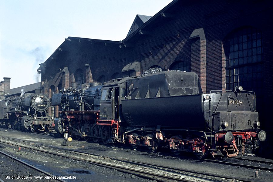 http://www.bundesbahnzeit.de/dso/50_Wannentender/b06-051_832.jpg