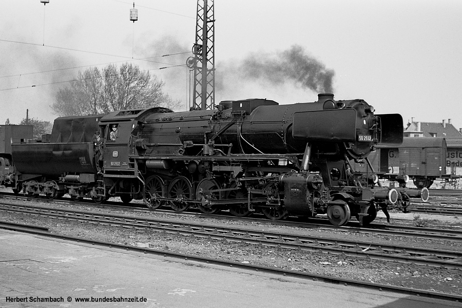 http://www.bundesbahnzeit.de/dso/50_Wannentender/b10-50_2932.jpg
