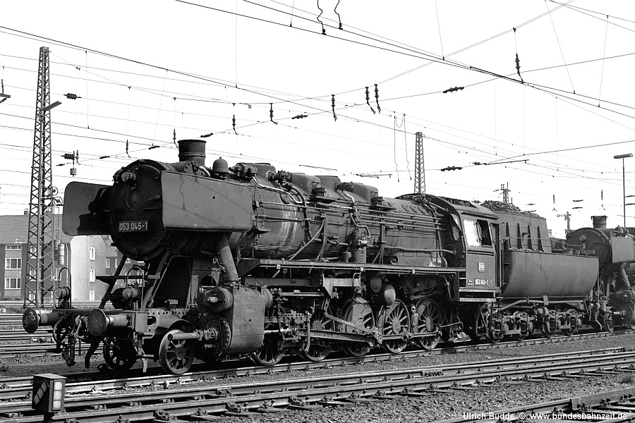 http://www.bundesbahnzeit.de/dso/50_Wannentender/b12-053_045.jpg