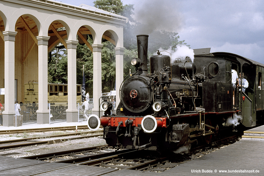 http://www.bundesbahnzeit.de/dso/Luci_und_JosefAnton_im_Tafelwerk/b03-Luci.jpg