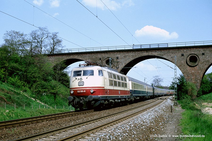 http://www.bundesbahnzeit.de/galerien/103%20-%20Starlok%20der%20DB/jpg-Bilder/b32-103%20160.jpg